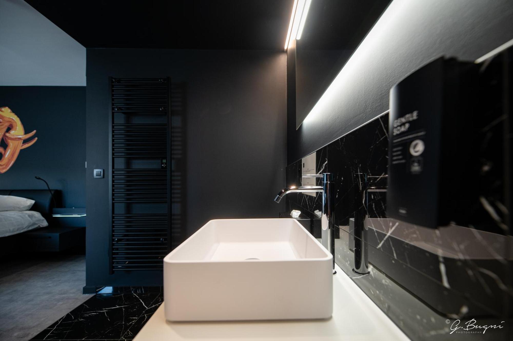 Boutique Hotel, La Cour De La Reine, Rooftop & Bistronomique Restaurant Hotel Spa